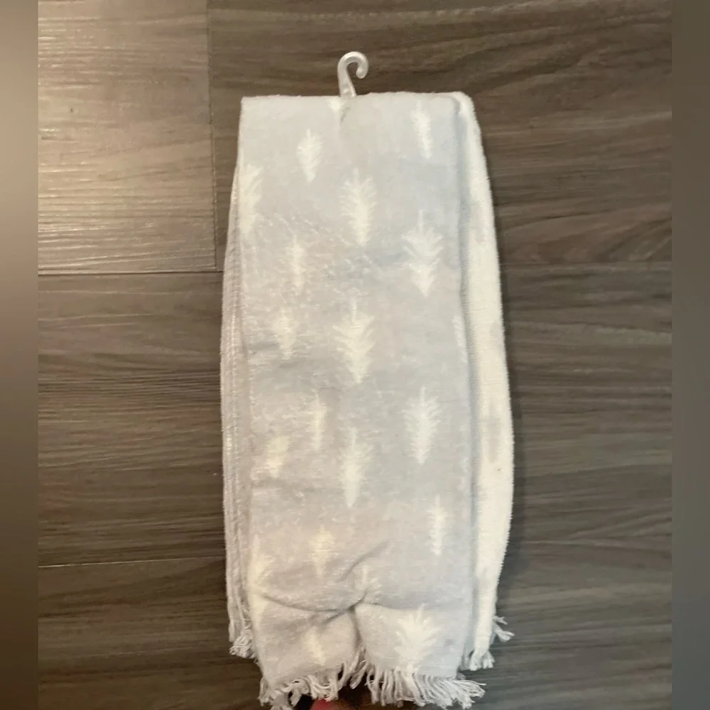 Wondershop White and Gray White Trees Hand Towels set of 2-NWOT